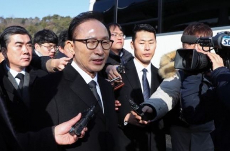 Cheong Wa Dae to formally invite former leader Lee Myung-bak to Olympics