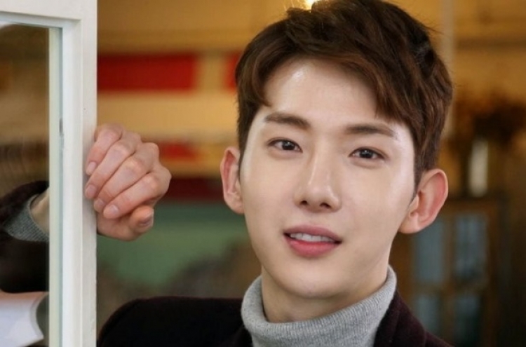 Jo Kwon caught in academic favor controversy