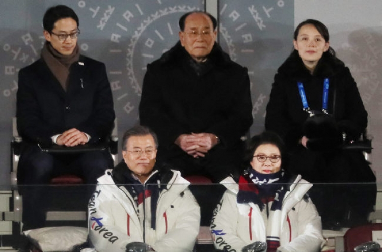 Moon meets Kim's sister, NK delegation at Olympics