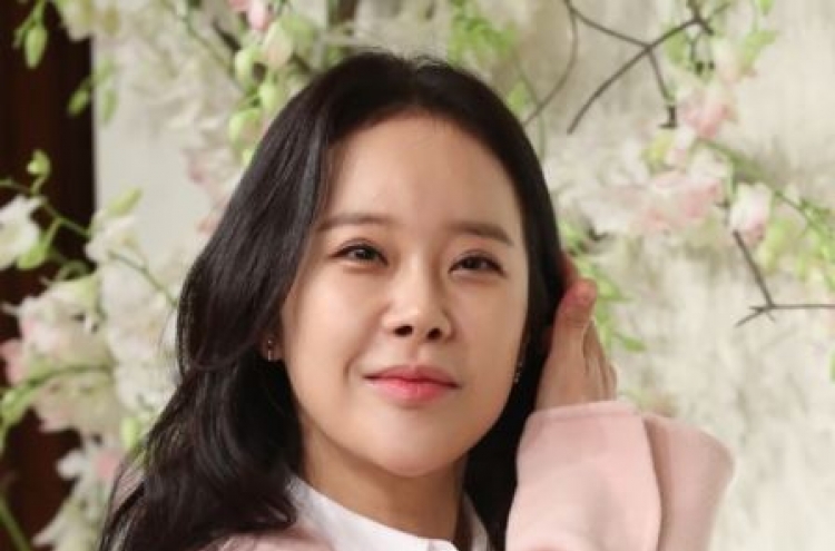 Baek Ji-young apologizes for husband’s drug charges