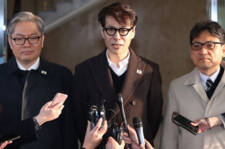 Koreas kick off talks on S. Korean art troupe's performance in Pyongyang