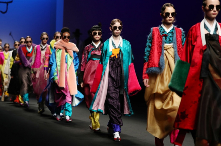 Seoul Fashion Week kicks off with modern take on hanbok