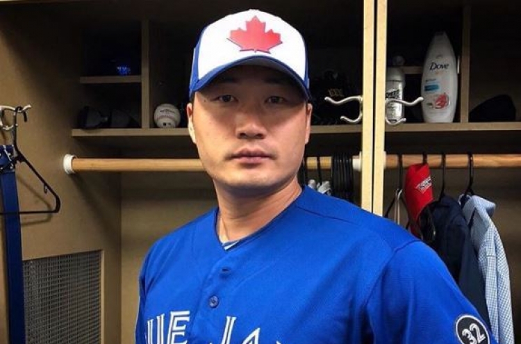 Blue Jays' Oh Seung-hwan tosses scoreless inning in relief