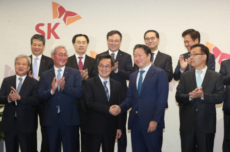 SK Group affiliates sweep list of top salary payers