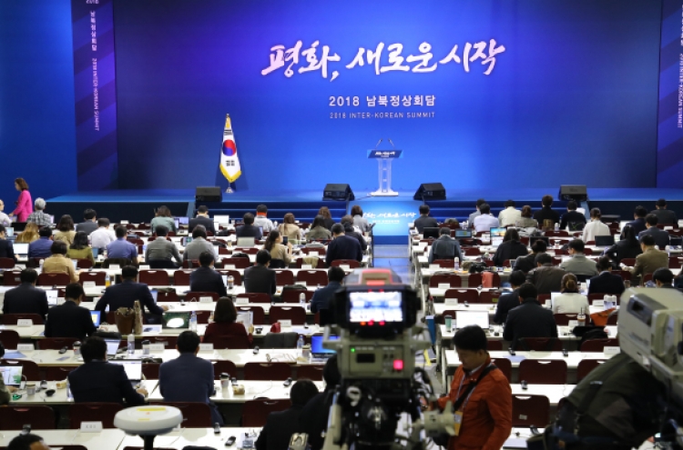 [From the scene] Reporters hopeful, excited about historic summit