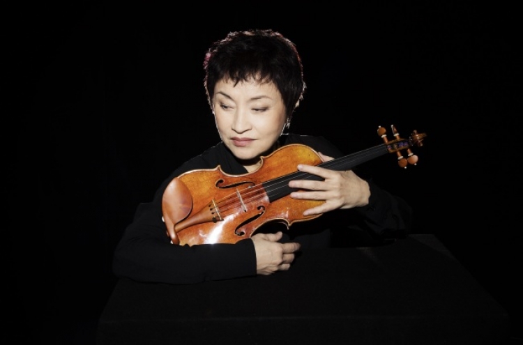 Violinist Chung Kyung-wha expresses confidence with choice of violin