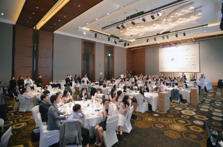 CEOs serve tables for AmCham charity night