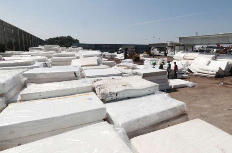 Researchers call for reevaluation of damage from radioactive bed mattresses