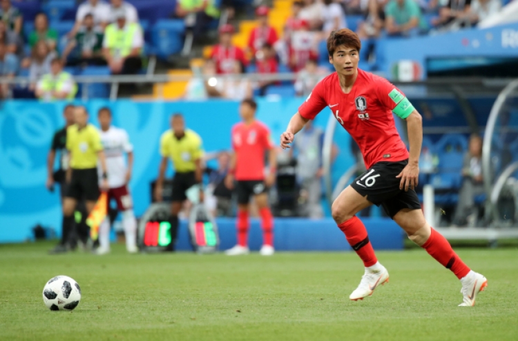 [World Cup] S. Korean captain doubtful for next match after leaving loss on crutches