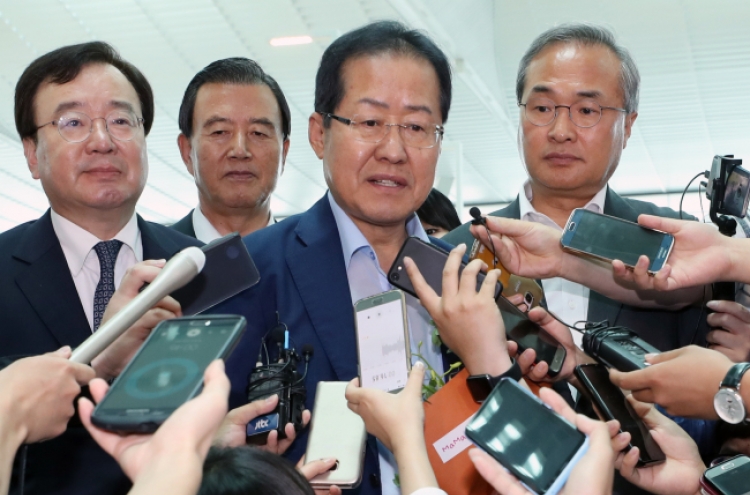 Ex-head of main opposition party leaves for US after election defeat