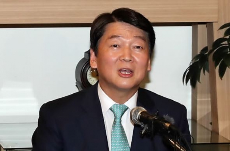 Ahn, ex-Seoul mayor candidate, says he will retreat from politics