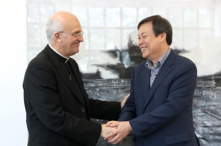 Culture Minister meets Vatican diplomat to S. Korea