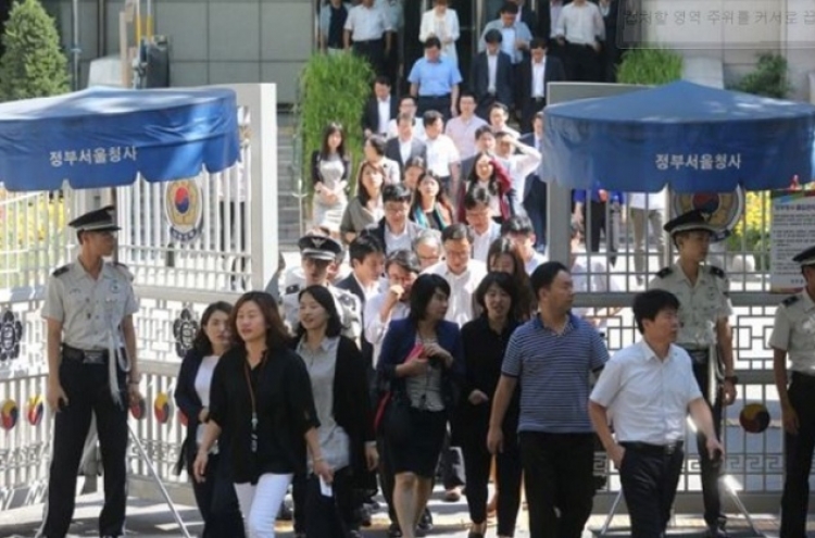 Ratio of new regular workers at public agencies plunges in Q1