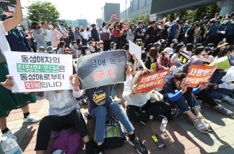 [Newsmaker] Queer festival severely delayed by violent anti-gay protests in Korean port city