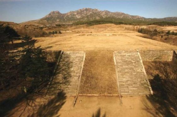 Koreas to resume joint dig of Kaesong palace site