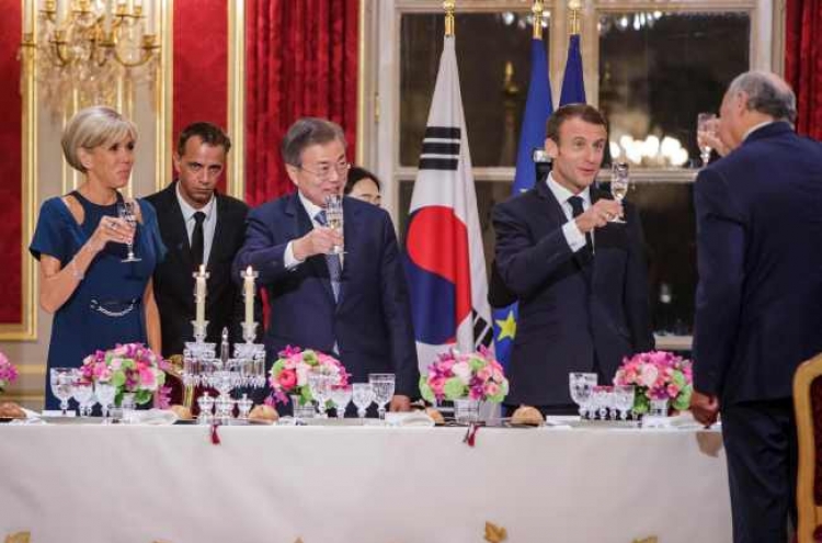 Moon says France, UN can speed up NK's denuclearization by easing sanctions