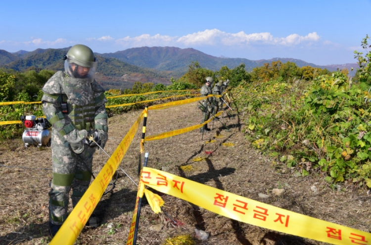 Two Koreas' demining operations in Joint Security Area near end