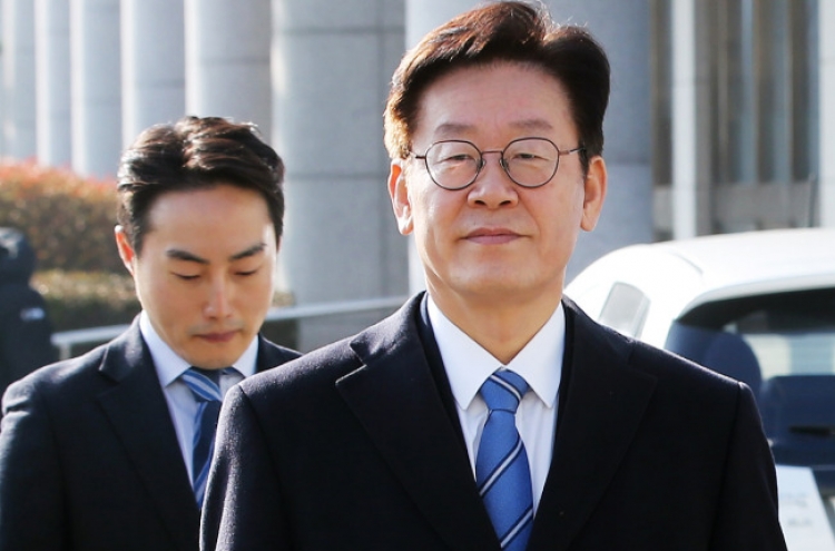 Prosecutors raid Gyeonggi governor's home, office to search for criminal evidence