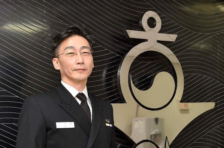Surgeon Lee Cook-jong to become honorary naval commander