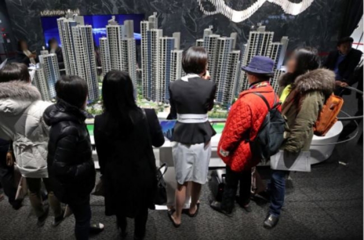 [News Focus] Seoul apartment prices face downhill after touching unprecedented ceiling