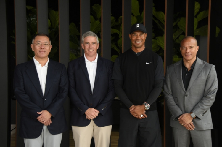 [Photo News] Chung Eui-sun meets Tiger Woods at Genesis Open