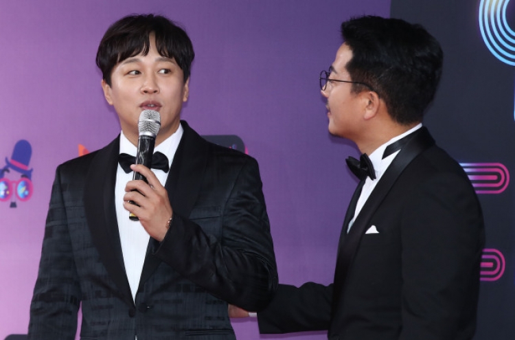 [Newsmaker] Police look into golf-betting allegations against Cha Tae-hyun, Kim Joon-ho