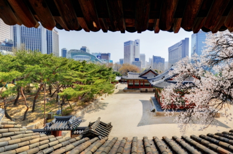Seoul hosts tours at royal palaces