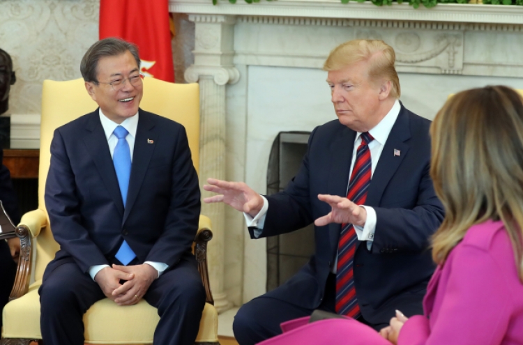Moon, Trump reaffirm commitment to dialogue with N. Korean leader