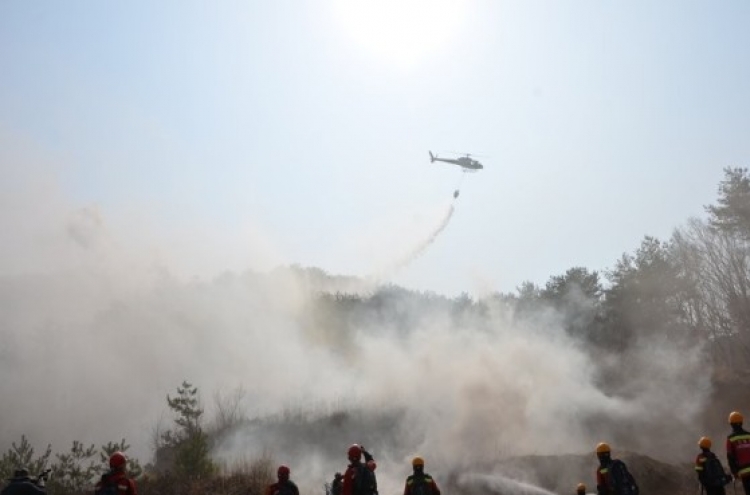 Firefighting helicopter accidentally crosses border into North
