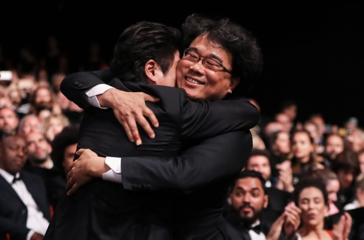 President Moon celebrates Korean film's Cannes victory