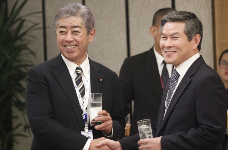 S. Korean, Japanese defense ministers hold first one-on-one talks since radar row