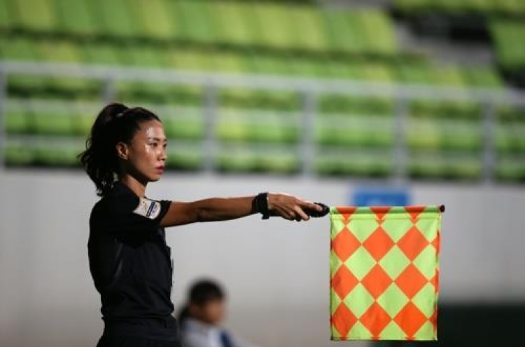 Referees from 2 Koreas to reunite in group stage match