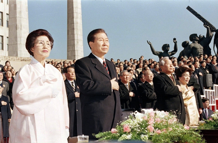 Lee Hee-ho, widow of ex-President Kim Dae-jung, dies at 97