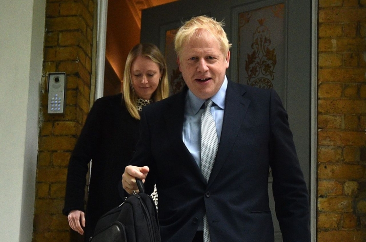 Boris Johnson wins first round of UK leadership vote