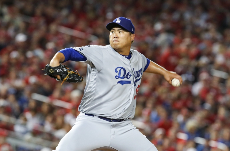Dodgers' Ryu Hyun-jin wins NLDS Game 3 behind offensive outburst