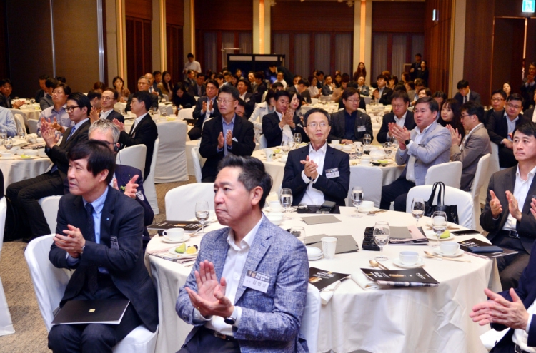[KH Biz Forum] Corporate officials gather at forum in need of solutions to crises