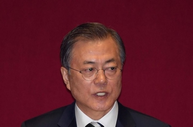 Moon calls for S. Korean businesspeople to combine efforts for peace, prosperity