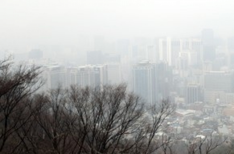 Ultrafine dust chokes Korea, cold spell expected late Wednesday