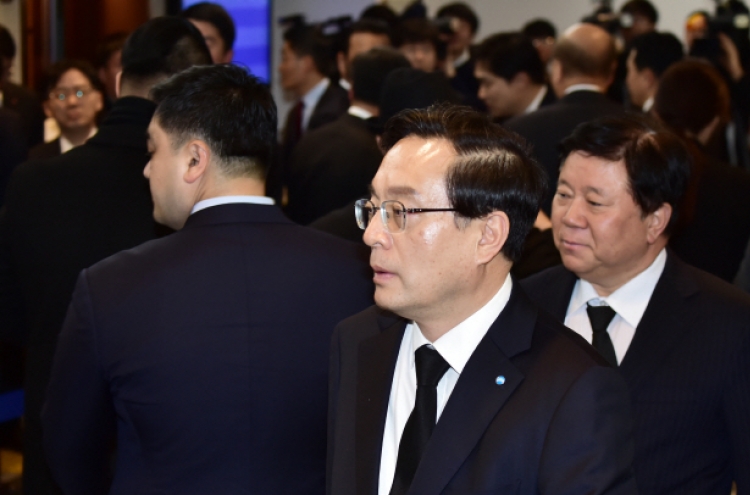 Woori Financial chief to remain until further notice