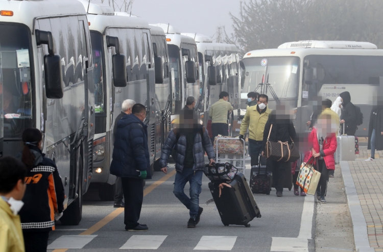 First group of 366 Wuhan evacuees released after 2 weeks in quarantine