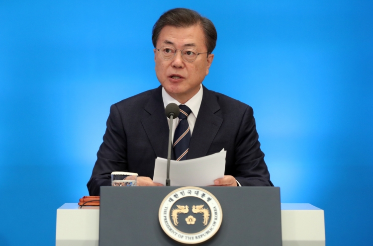 Moon calls on government to focus on reducing economic impact of virus