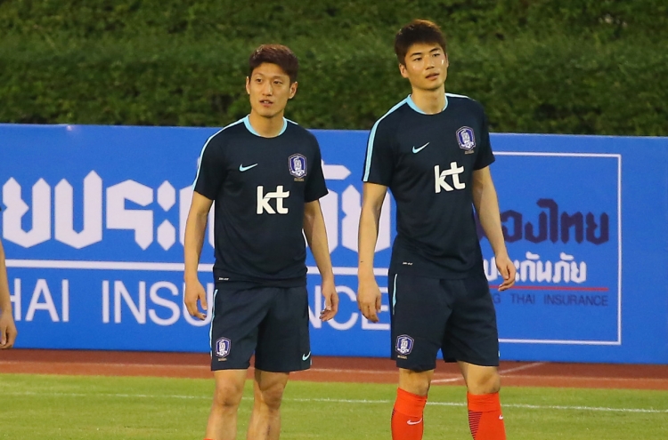 Ex-S. Korea captain Ki Sung-yueng leaves for Spain to finalize talks with top-division club