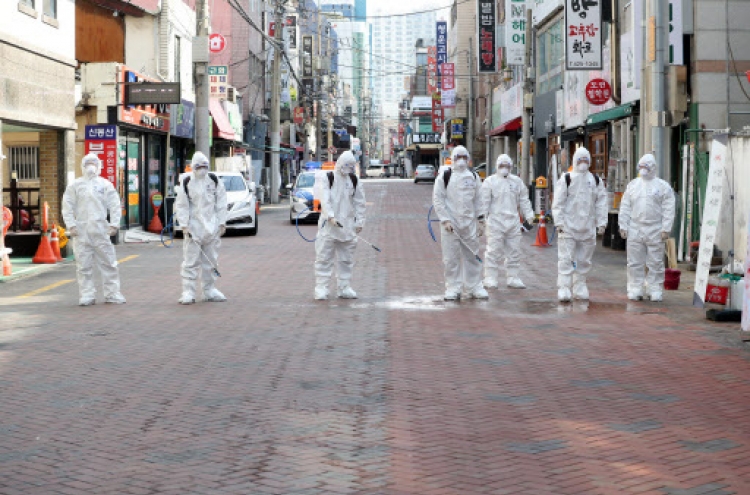 S. Korea's virus cases top 2,000, citizens urged to avoid mass gatherings