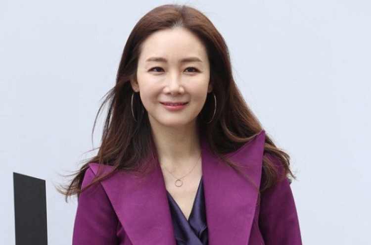 Star actress Choi Ji-woo gives birth to her first child
