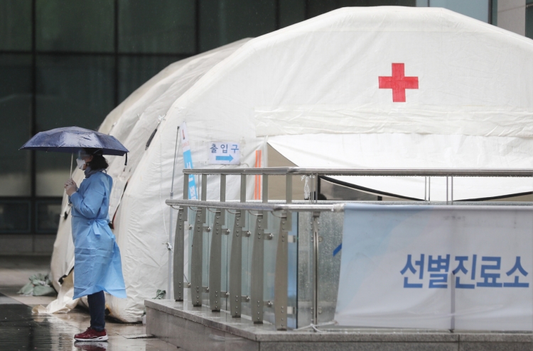 Four nurses at major Seoul hospital test positive for COVID-19