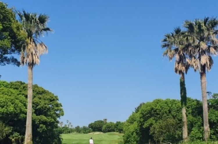 Local golf courses boom, nudge international travel