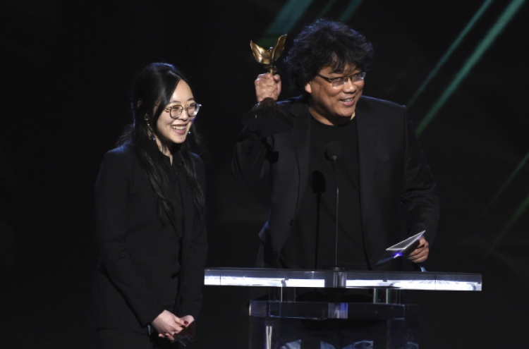 'Parasite' director Bong's interpreter Choi receives prestigious diplomacy award