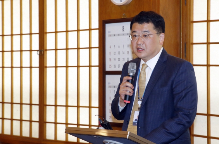 Moon names Cheong Wa Dae secretary as vice foreign minister