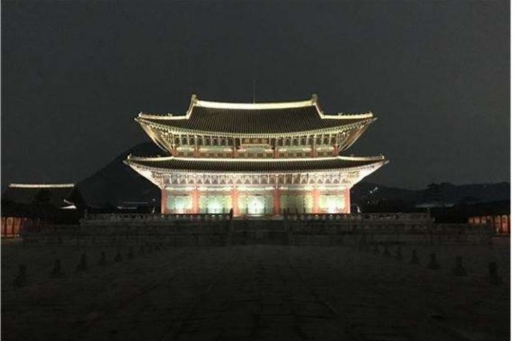 Gyeongbokgung to open up at night
