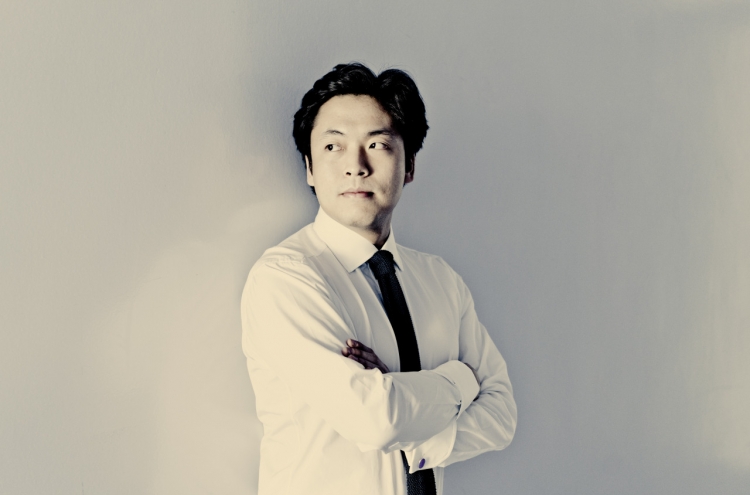 Pianist Kim Sun-wook to make formal debut as conductor in December